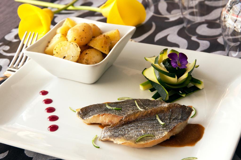 Hotel Logis Restaurant Azalees Tournon-sur-Rhone
